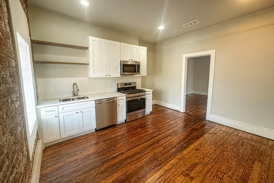 More Photos Of 921 Donald Lee Hollowell Pkwy NW, Atlanta Freestanding For Lease