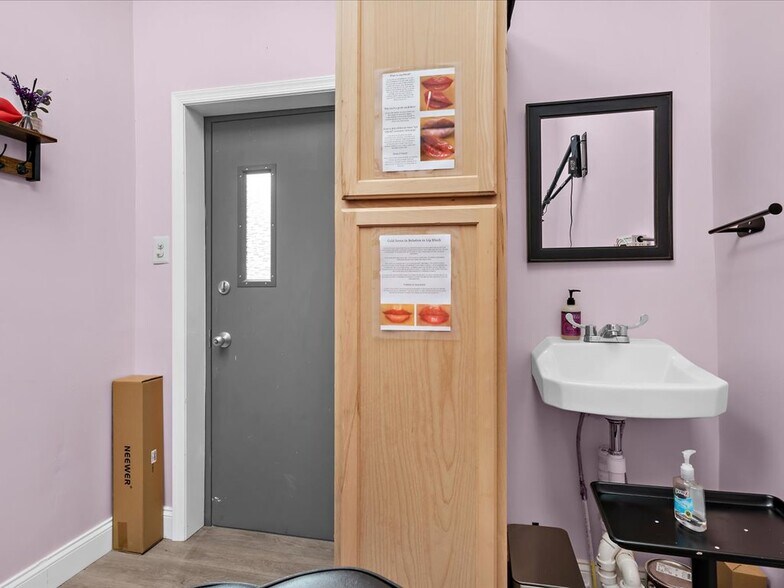 More Photos Of 723 Frederick Rd, Catonsville Storefront For Lease