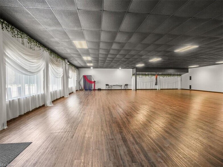 More Photos Of 326 W Main Rd, Conneaut Freestanding For Sale