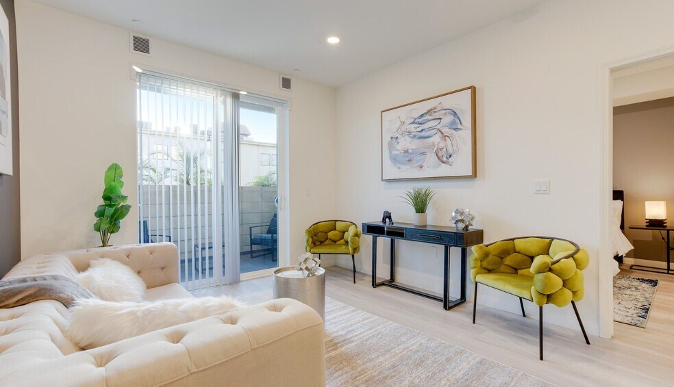 More Photos Of 13724 Victory Blvd, Van Nuys Apartments For Sale