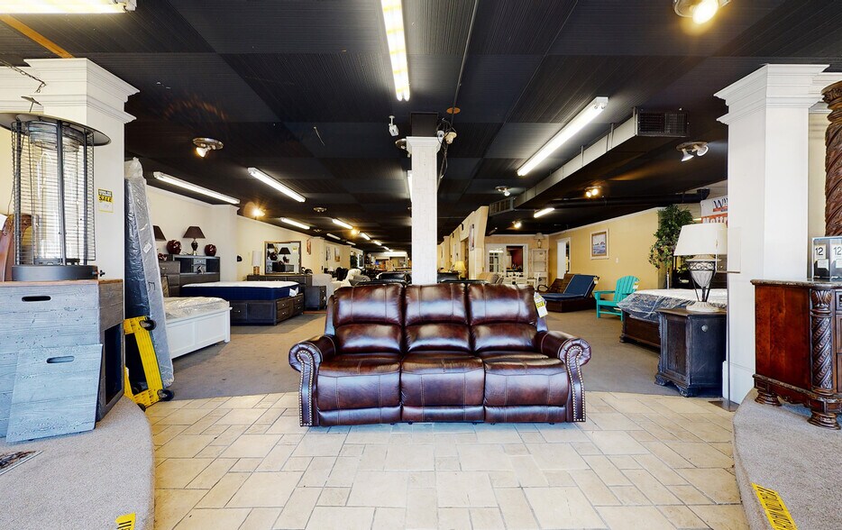More Photos Of 10509 Dixie Hwy, Louisville Freestanding For Lease