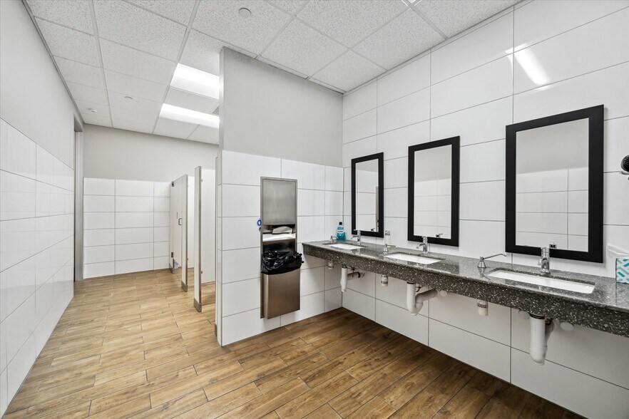 More Photos Of 14450 John F Kennedy Blvd, Houston Office For Lease