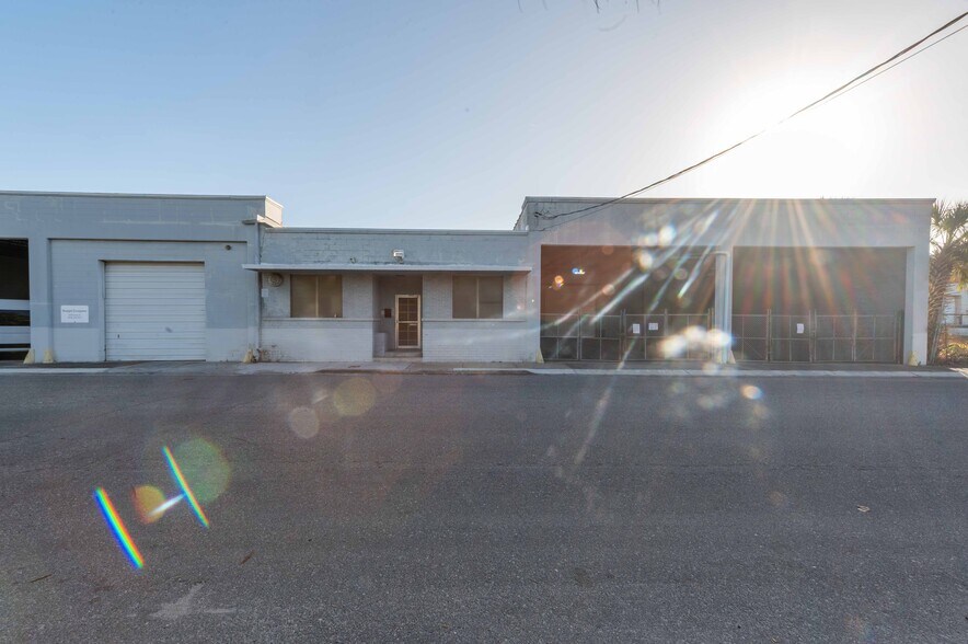 More Photos Of 1839 Ionia St, Jacksonville Warehouse For Lease