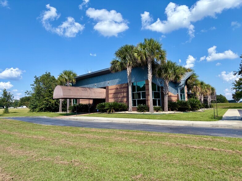 Primary Photo Of 1040 Morningside Dr, Perry Medical For Lease
