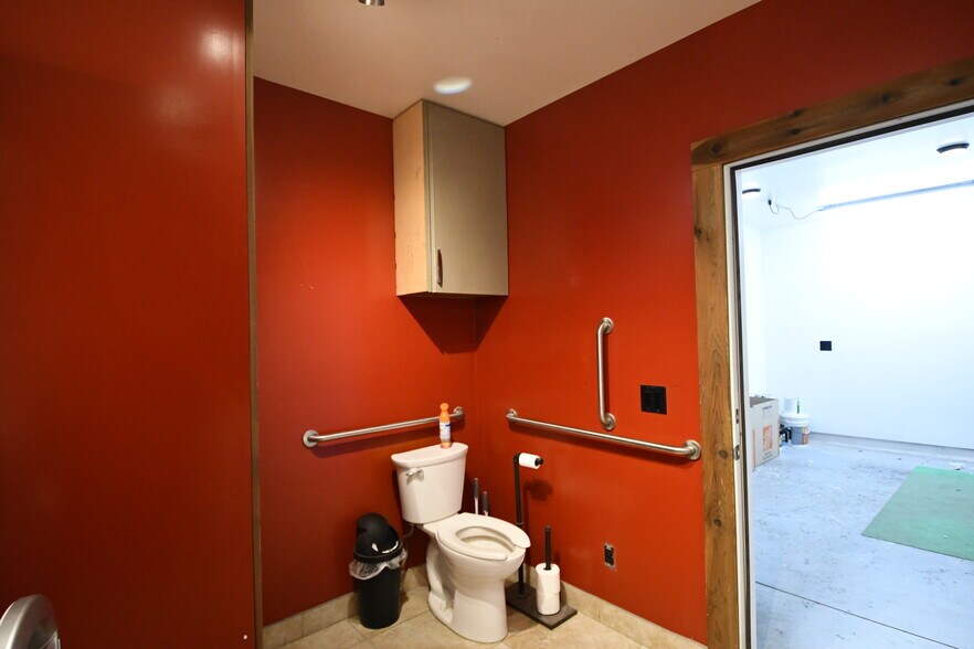 More Photos Of 4930 E 2550 N, Eden Auto Dealership For Lease