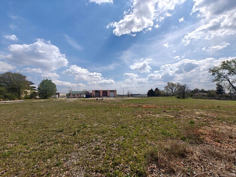 More Photos Of 106 Sandra Ave, Greenville Truck Terminal For Sale