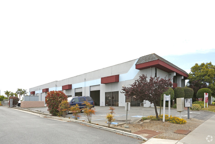 Primary Photo Of 81 Hangar Way, Watsonville Warehouse For Lease