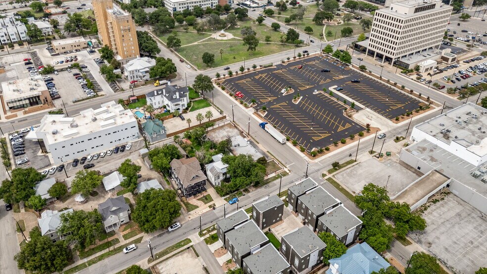 More Photos Of 201 W Poplar St, San Antonio Medical For Sale