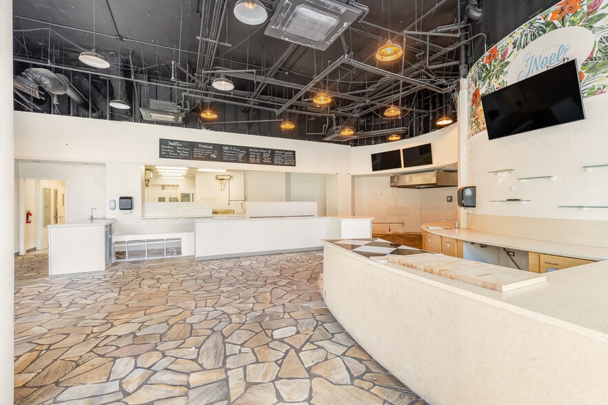More Photos Of 2155 kalakaua Ave, Honolulu Office For Lease