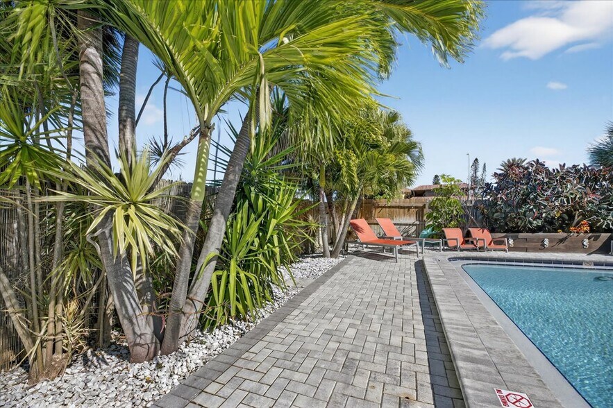 More Photos Of 520 73rd Ave, Saint Petersburg Hotel For Sale