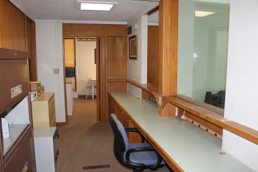 More Photos Of 129 E Locust St, Dekalb Office For Sale