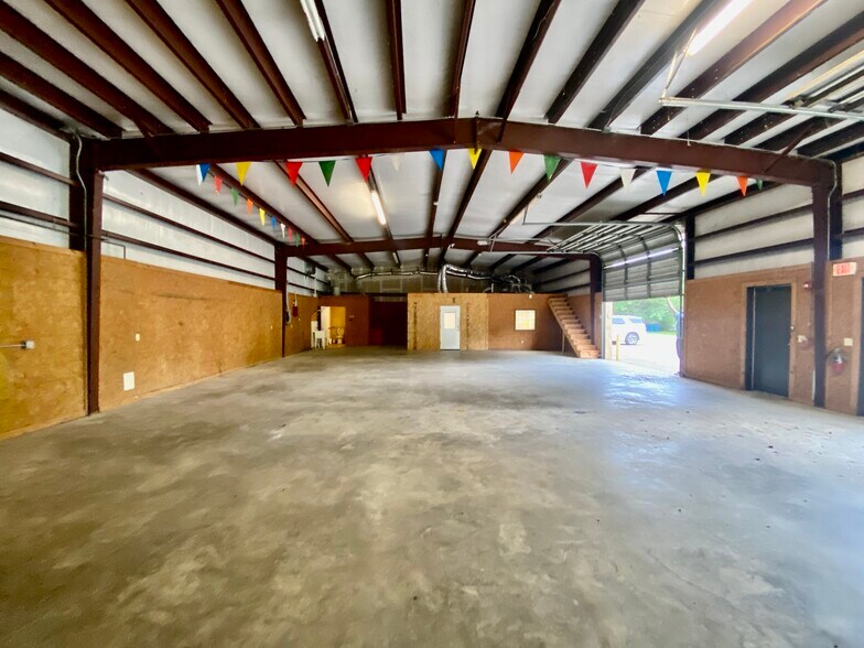 More Photos Of 6556-6560 Westwood Blvd, Beaumont Light Manufacturing For Lease