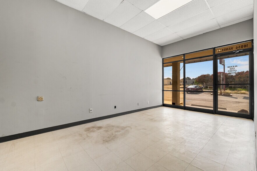 More Photos Of 10854 Vandale St, San Antonio Flex For Sale