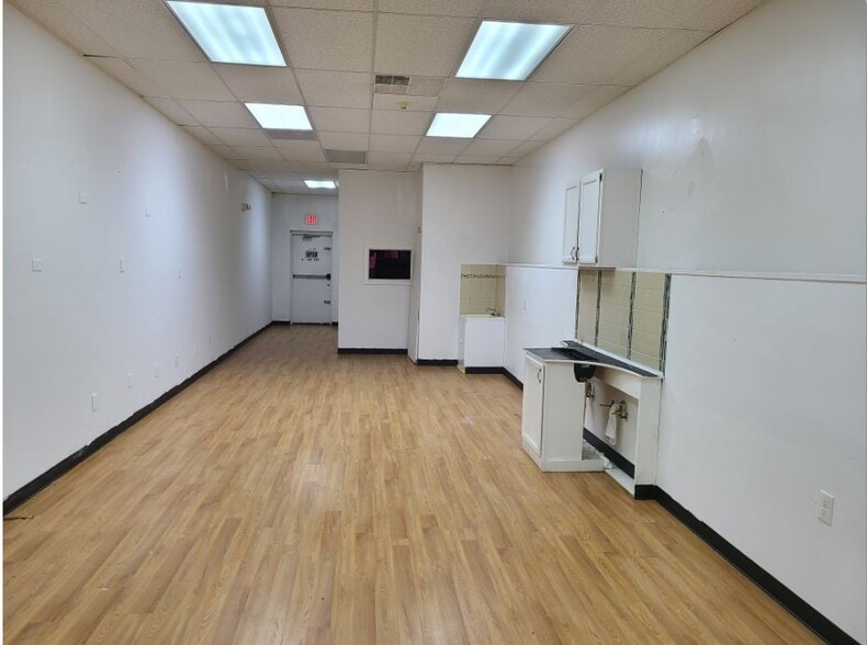More Photos Of 1469 Nottingham Way, Hamilton General Retail For Lease