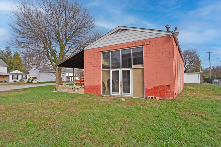 Primary Photo Of 206 E Galbraith Rd, Cincinnati General Retail For Sale