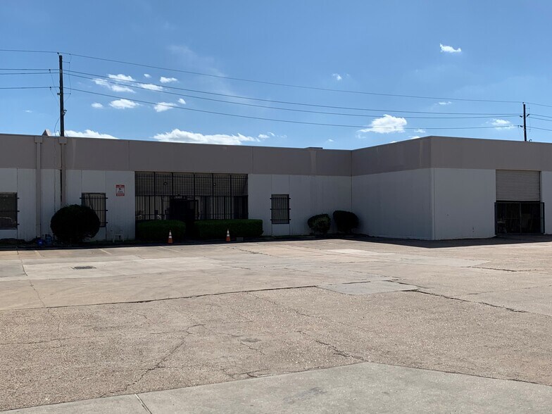 Primary Photo Of 10407 Rockley Rd, Houston Flex For Sale