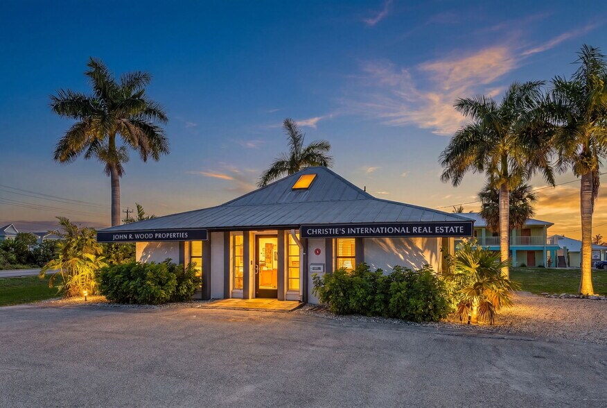 More Photos Of 2959 Oleander St, Saint James City Office For Sale