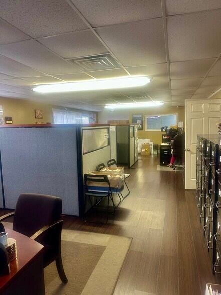 More Photos Of 10060 Veterans Memorial Rd, Houston Warehouse For Sale
