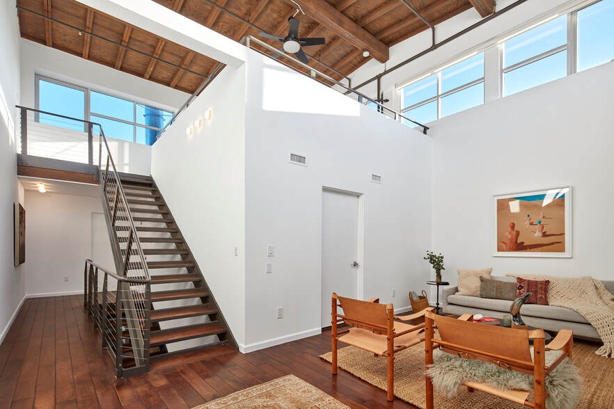 More Photos Of 2100 Abbot Kinney Blvd, Venice Office For Lease