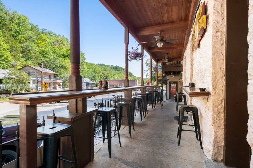 More Photos Of 82 Armstrong St, Eureka Springs Restaurant For Sale