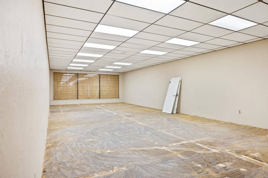 More Photos Of 1511 NW Cache Rd, Lawton General Retail For Sale