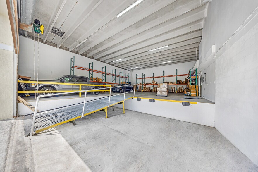 More Photos Of 8009 NW 29th St, Doral Warehouse For Sale