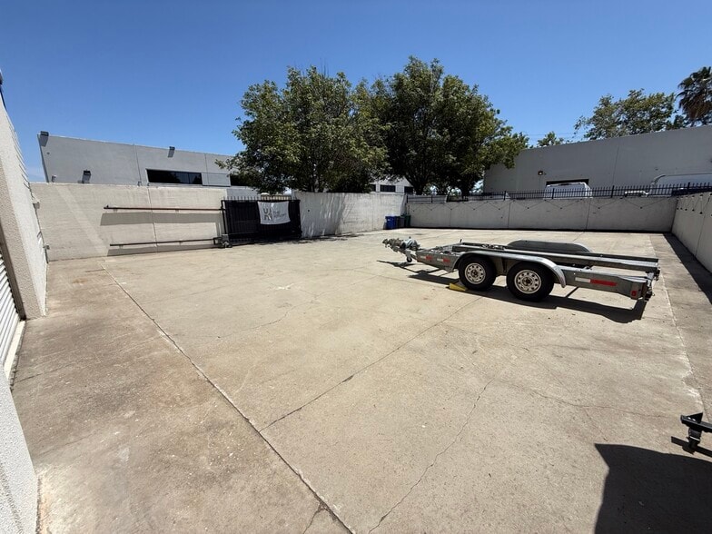More Photos Of 28435 Century St, Hayward Light Distribution For Sale