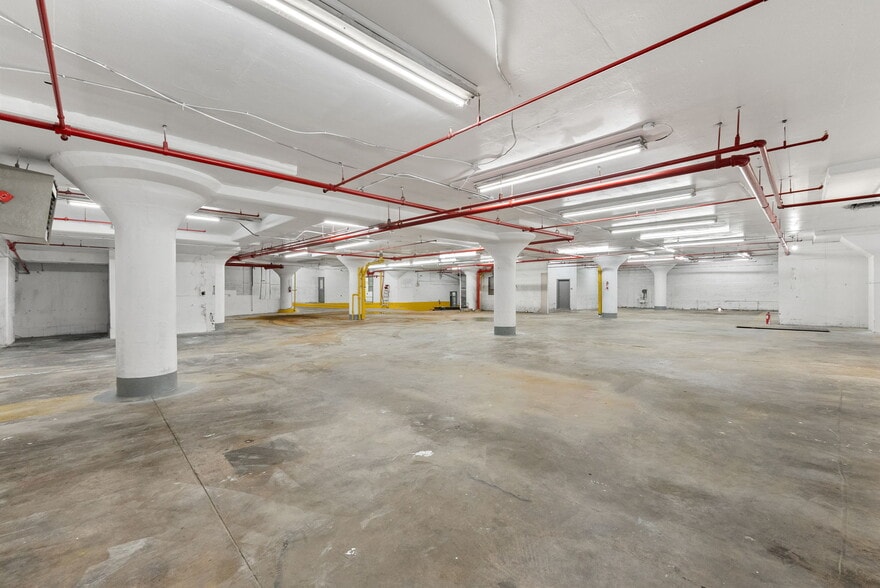 More Photos Of 122-128 N 11th St, Newark Manufacturing For Sale
