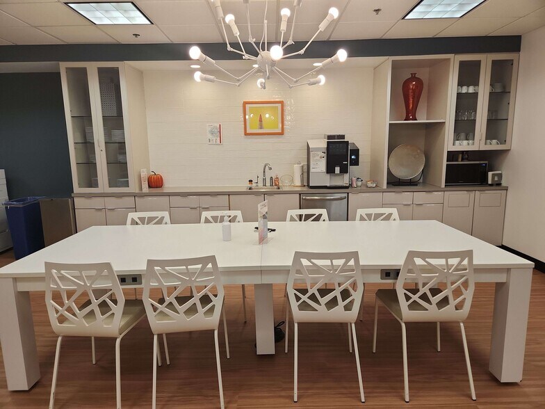 More Photos Of 201 N Illinois St, Indianapolis Coworking Space