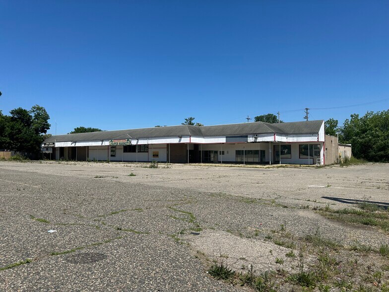 More Photos Of 306 W Willow St, Lansing General Retail For Sale