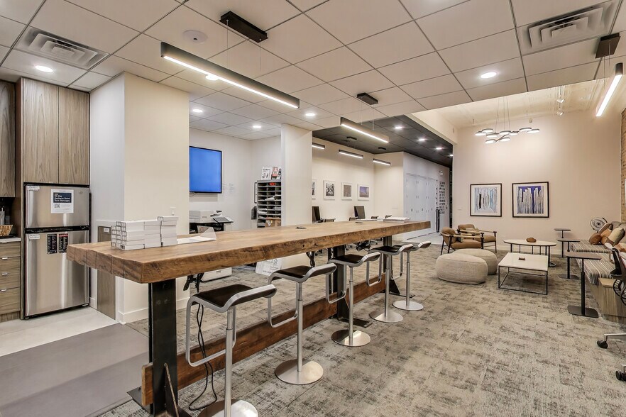 More Photos Of 1950 N Sedgwick St, Chicago Storefront Retail Residential For Sale