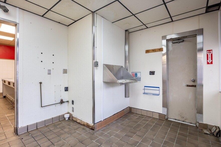 More Photos Of 5119 S 11 Hwy, Calhoun Fast Food For Sale