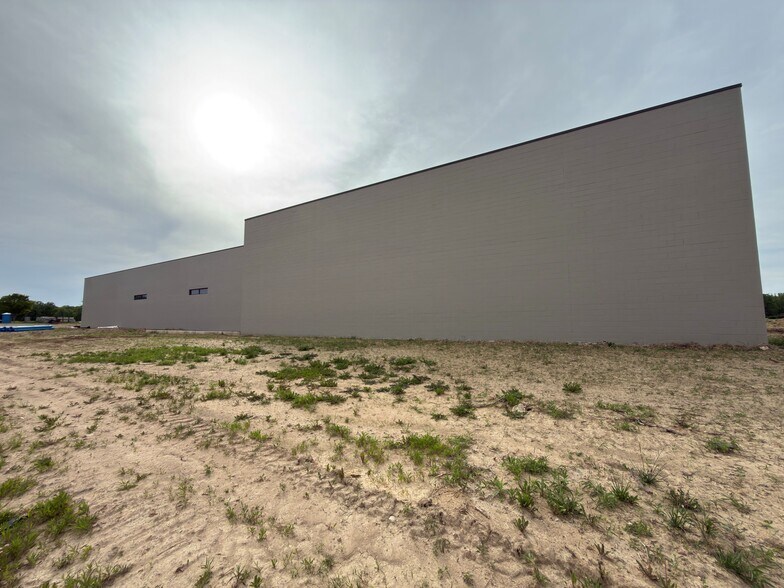 More Photos Of 796 Campus Parkway Dr, Tecumseh Manufacturing For Lease