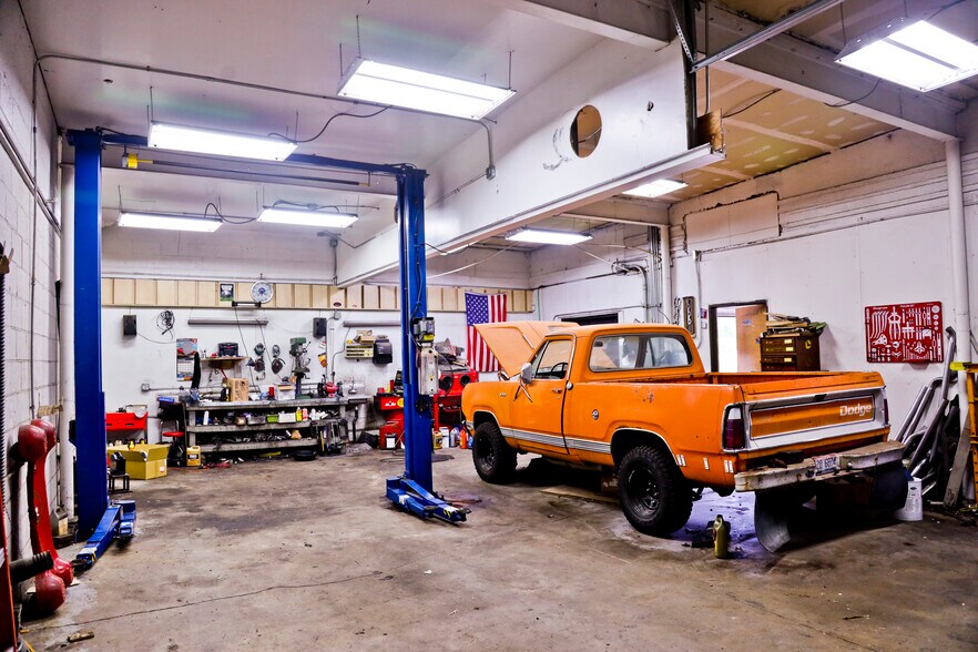 More Photos Of 1116 Garrity Blvd, Nampa Auto Repair For Sale