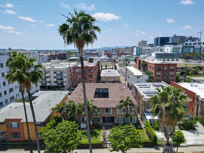 More Photos Of 743 S Berendo St, Los Angeles Apartments For Sale