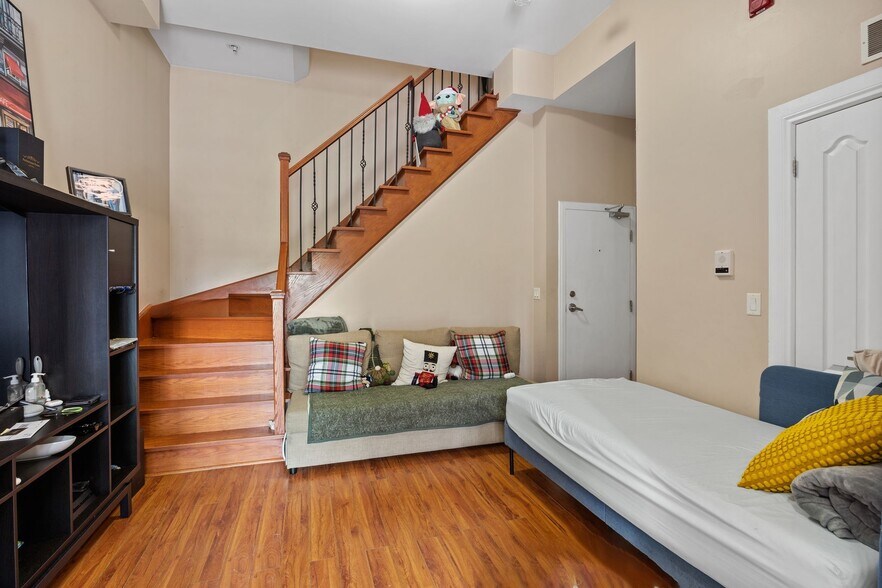 More Photos Of 999 Bloor St W, Toronto Storefront Retail Residential For Sale