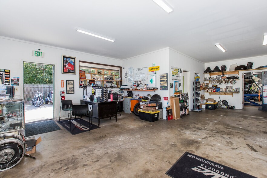 More Photos Of 17022 Cortez Blvd, Brooksville Auto Repair For Sale