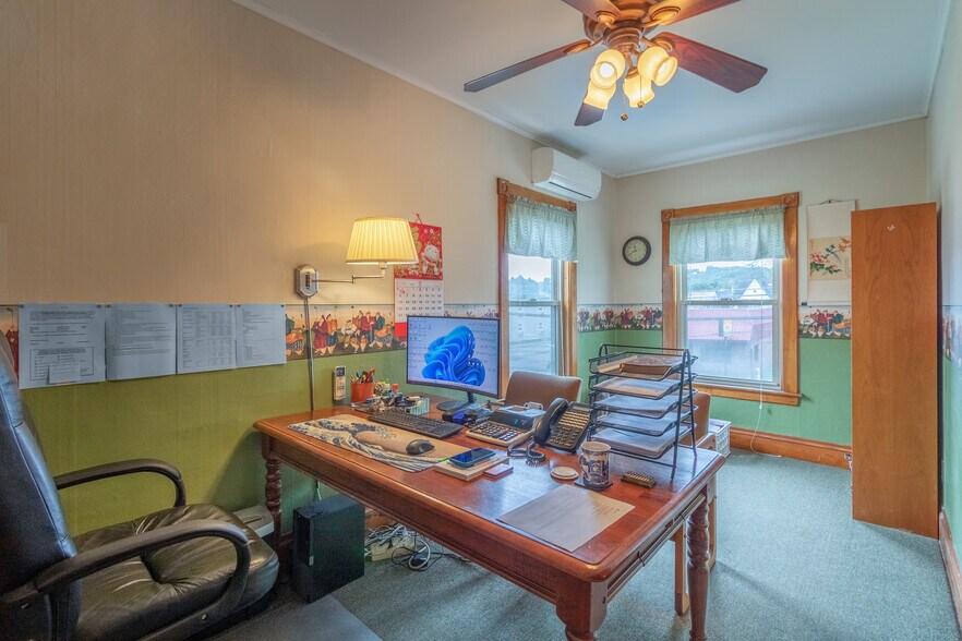 More Photos Of 375 E Main St, Newport Office For Sale