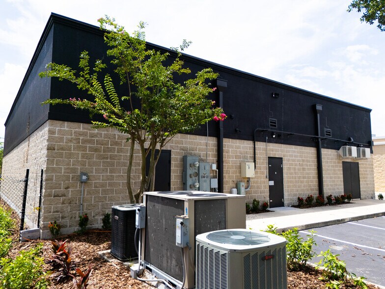 More Photos Of 3655 University Blvd W, Jacksonville Freestanding For Sale