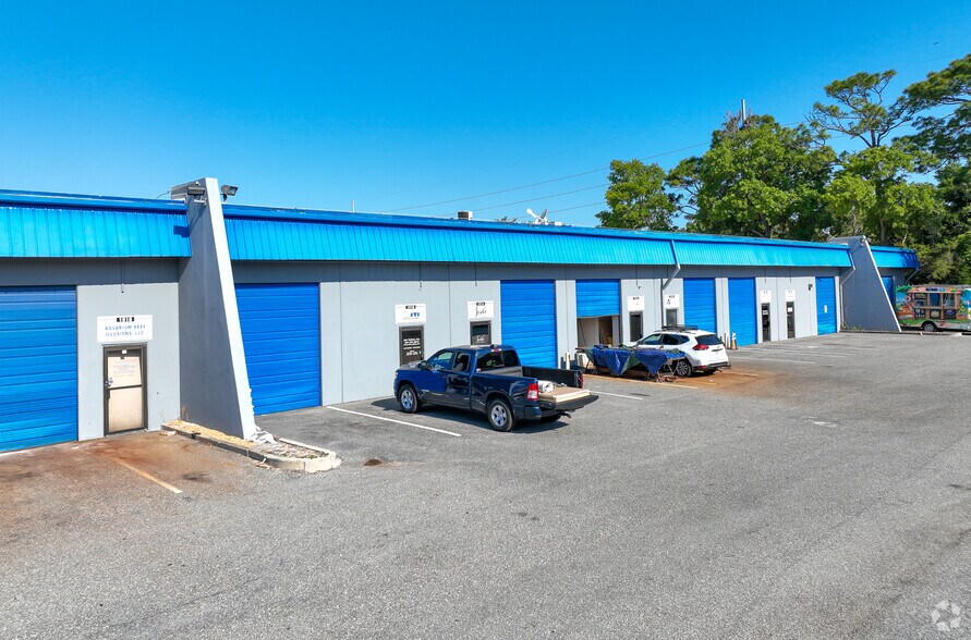 More Photos Of 217 Altamonte Commerce Blvd, Altamonte Springs Warehouse For Lease