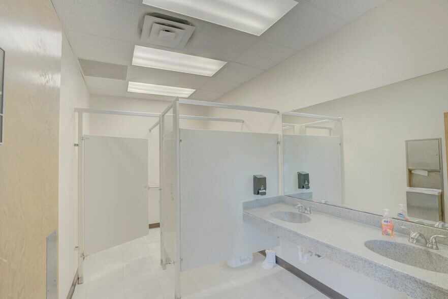 More Photos Of 2099 N Collins Blvd, Richardson Office For Lease