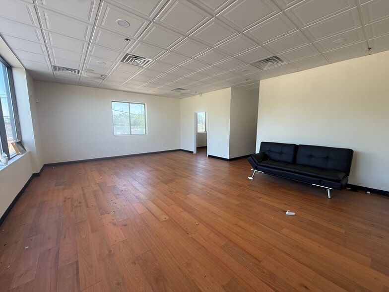 More Photos Of 356 S Broadway, Salem Unknown For Lease