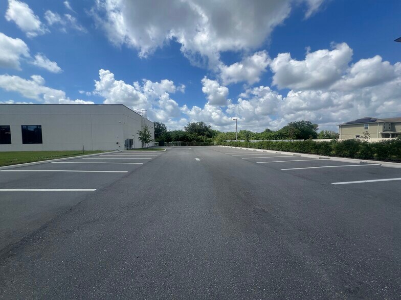 More Photos Of 10715 US Highway 301 S, Riverview Storefront Retail Office For Lease
