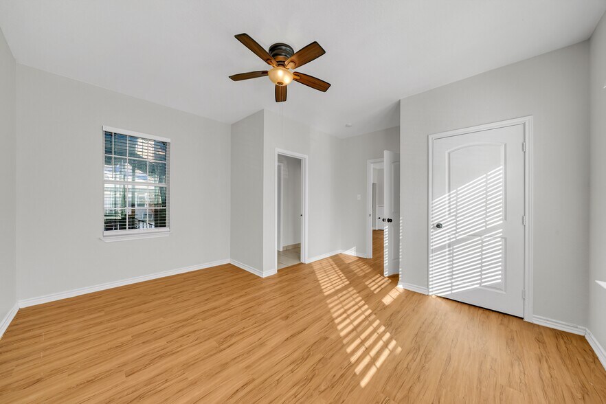 More Photos Of 1409 W Woodlawn Ave, San Antonio Apartments For Sale