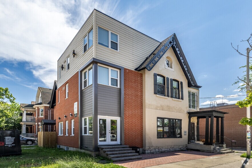 Primary Photo Of 238 Laurier Ave E, Ottawa Apartments For Sale