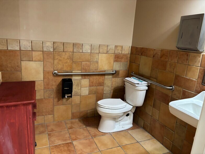 More Photos Of 451-465 Canyon del Rey Blvd, Del Rey Oaks Unknown For Lease