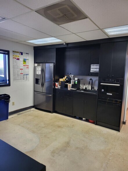 More Photos Of 3000 N Hollywood Way, Burbank Office For Lease