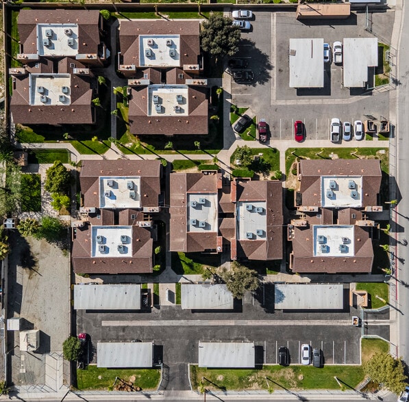 More Photos Of 701 Planz Rd, Bakersfield Apartments For Sale