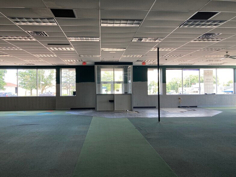 More Photos Of 111-117 N 8th St, Medford General Retail For Lease