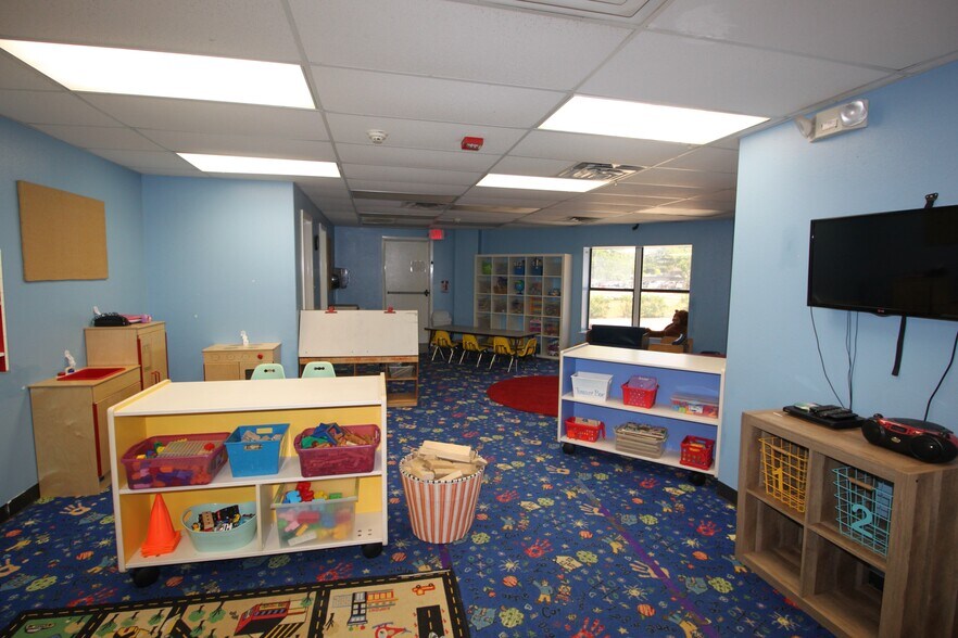 More Photos Of 3421 E Walnut St, Pearland Daycare Center For Sale